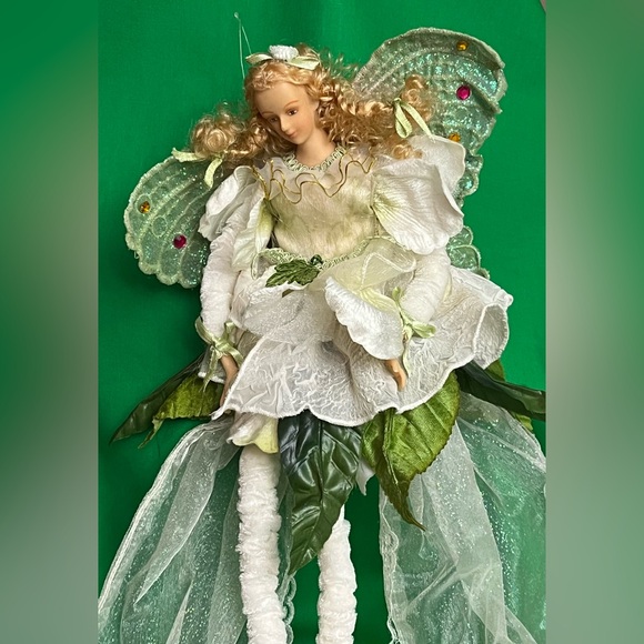 Flower Fairy with Butterfly Wings by MARK ROBERTS - Large - Picture 2 of 9